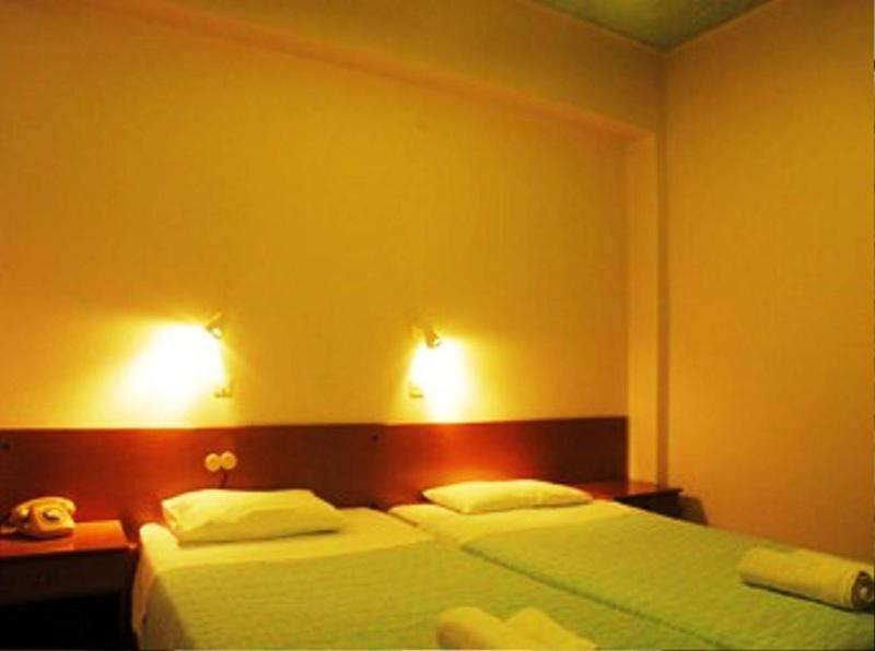 Hotel Kavouris Skopelos Town Exterior photo